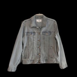 Time and Tru Women's Denim Jacket Vintage Bleach Size Large NWOT